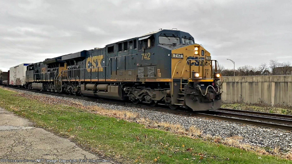 CSX 3273 & 742 pilot the D752.